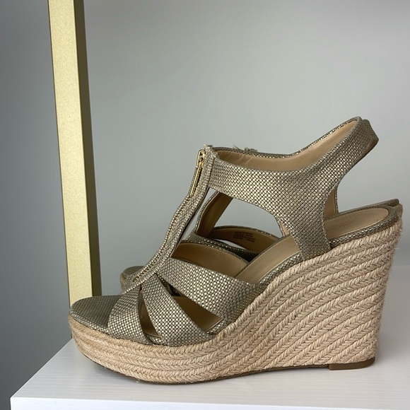 Michael Kors Gold Platform Wedges Ladies Size 8.5 - Picture 2 of 12